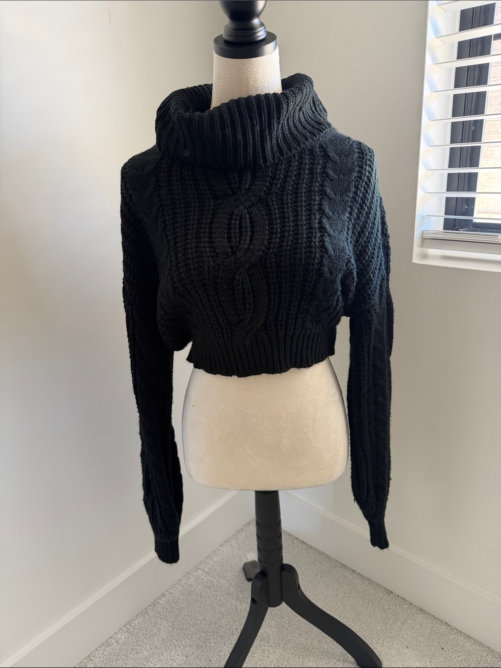 Hera Collection Black Cable-Knit Cropped Turtleneck Sweater